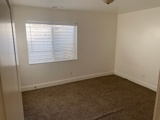 Building Photo - 154 W 400 N