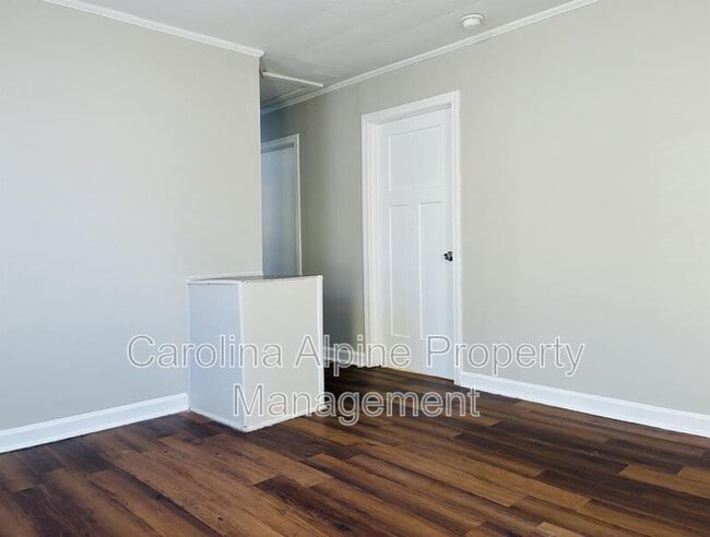 Building Photo - 309 E Gibbs St