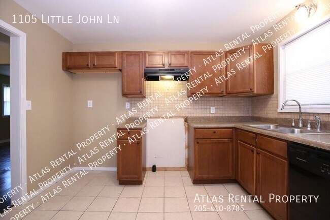 Building Photo - 1105 Little John Ln