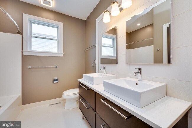 Building Photo - 1020 Penn St