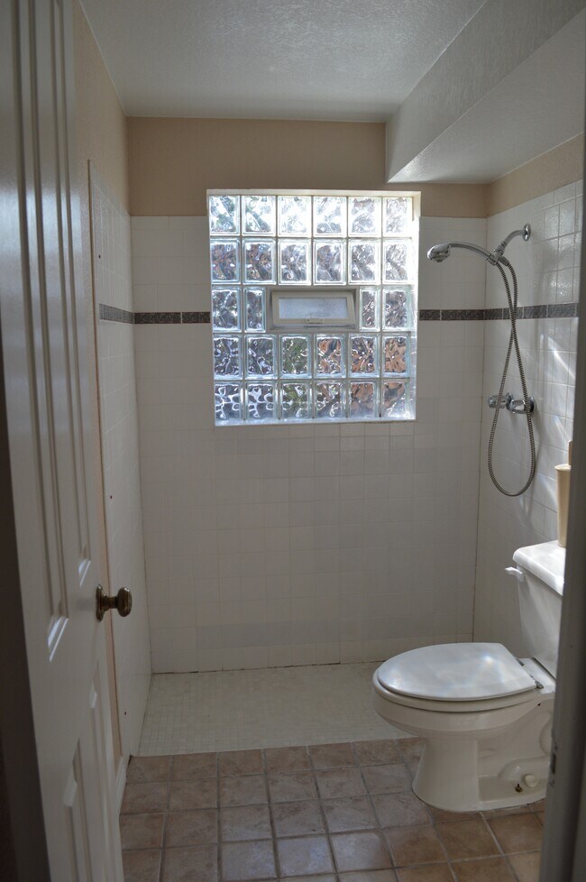 Primary Photo - 8146 E Fremont Ave