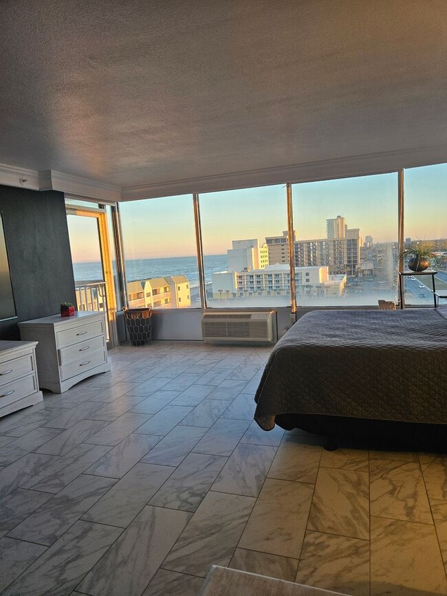 Building Photo - 1 BEDROOM 1 BATH CONDO