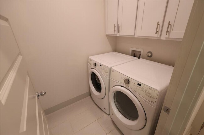 Building Photo - 2101 Town Centre Dr