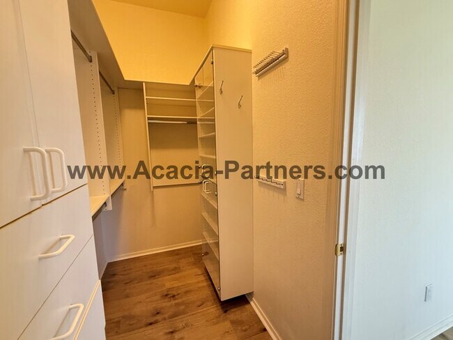 Building Photo - Gated Two Bedroom Home