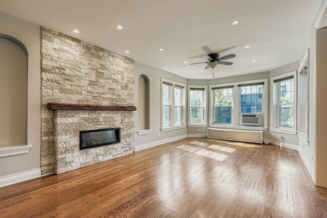 Building Photo - 2946 N Pine Grove Ave