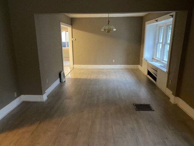 Building Photo - Spacious 3-Bedroom Home for Rent in North Hill