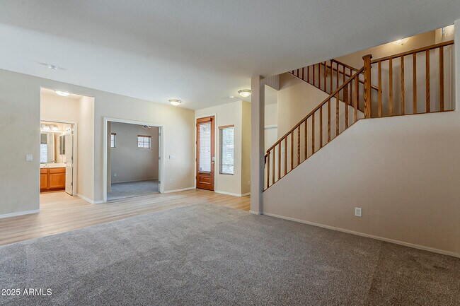 Building Photo - 519 E Rainbow Dr
