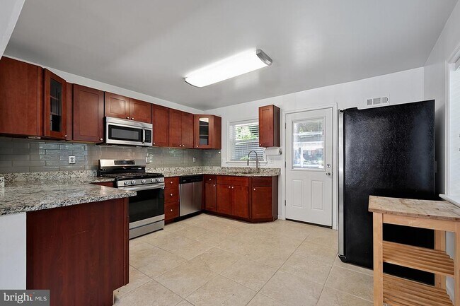 Building Photo - 6508 Berkshire Dr