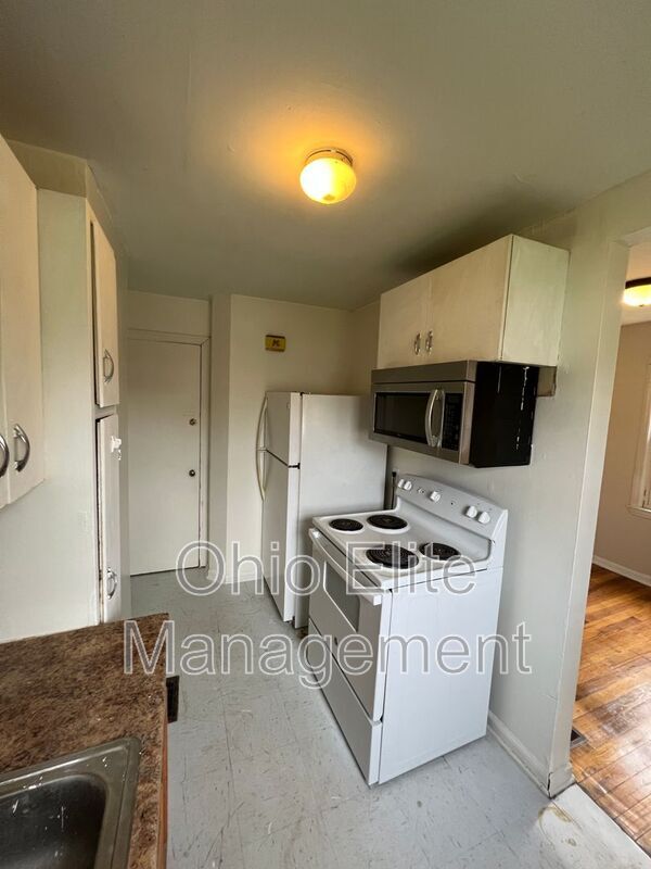 Building Photo - 1310 E 25th Ave