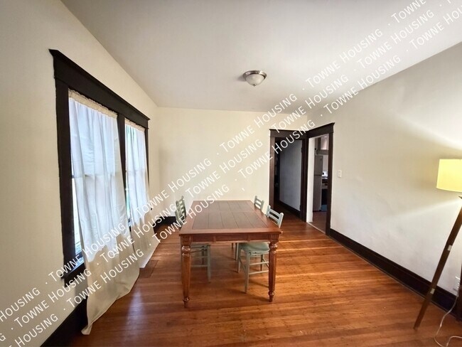 Building Photo - 99 Custer St