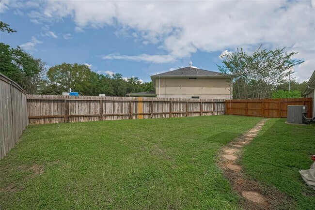 Building Photo - 4502 Twin Elm Dr