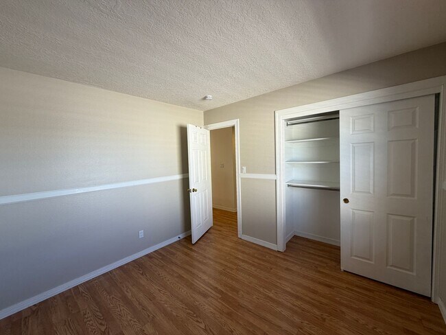 Building Photo - 6517 Glen Oak NE