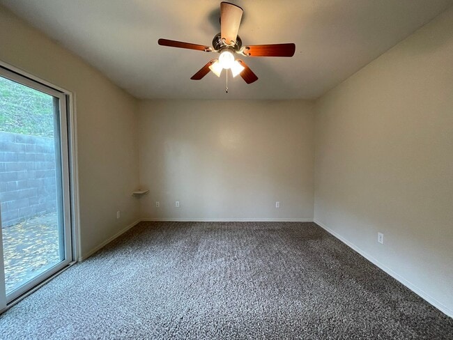 Building Photo - 3895 Hillcrest Dr