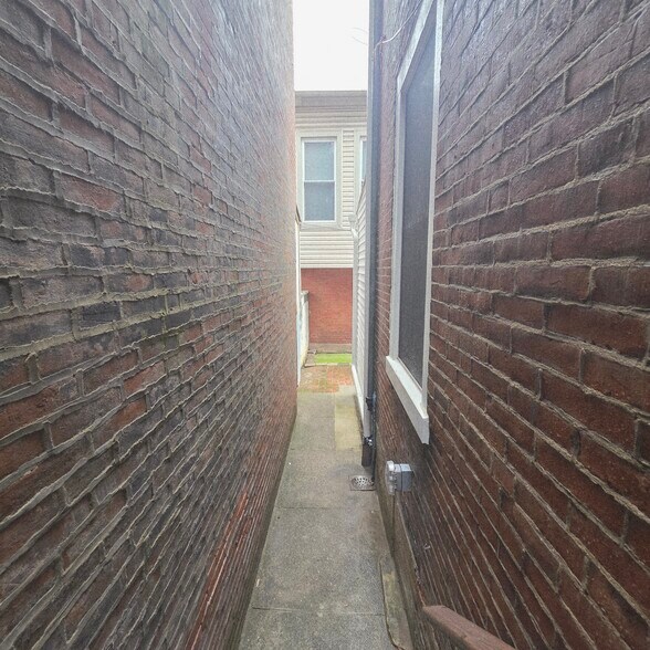 Building Photo - 768 N 26th St