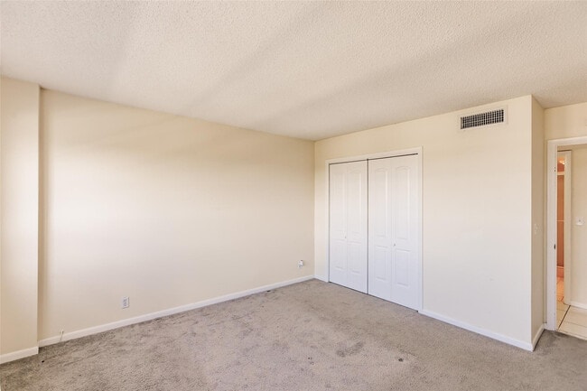 Building Photo - 340 Sunset Dr