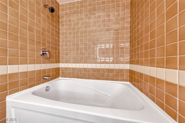 Building Photo - 30 Strada Di Villaggio