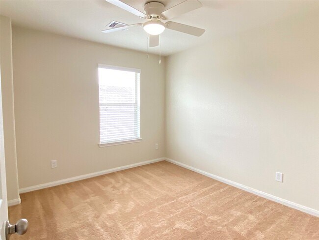 Building Photo - 819 Messina Ln