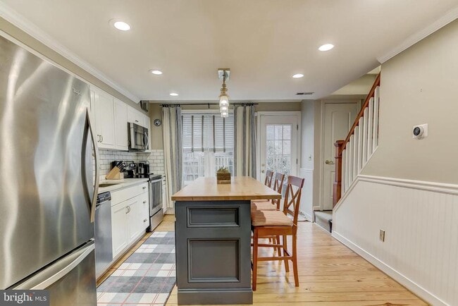 Building Photo - 145 W Hill St