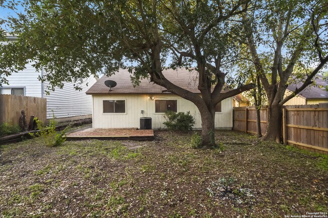 Building Photo - 5927 Catalina Sunrise Dr