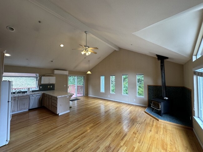Building Photo - 25060 Soquel San Jose Rd