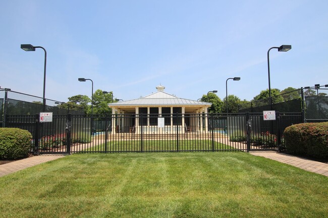 Building Photo - Beautiful Furnished Home Close to Bethany ...