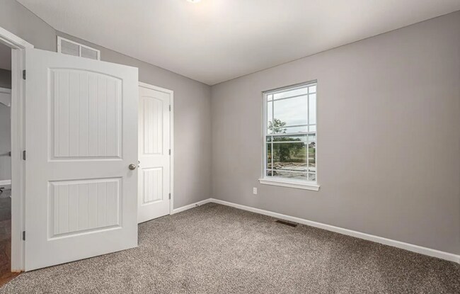 Building Photo - Don't miss out on this beautiful home!