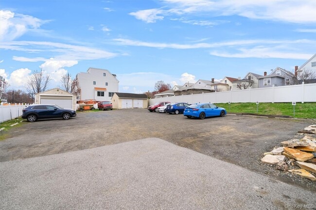 Building Photo - 135 Beekman Ave