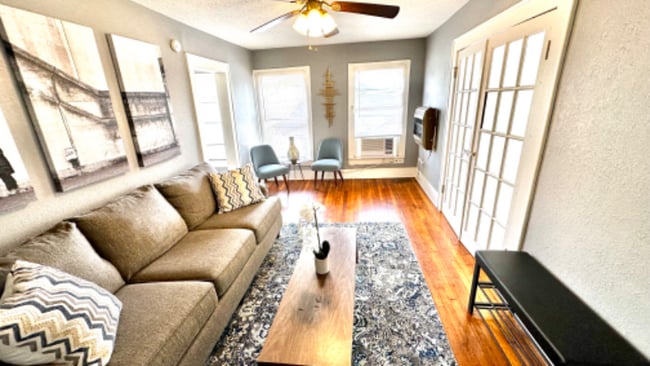 Building Photo - 4405 Woodside St