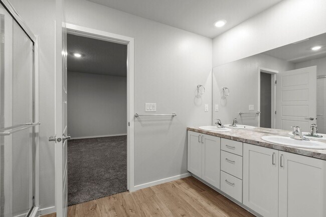 Building Photo - Newer Construction Home in Upriver Drive Neighborhood