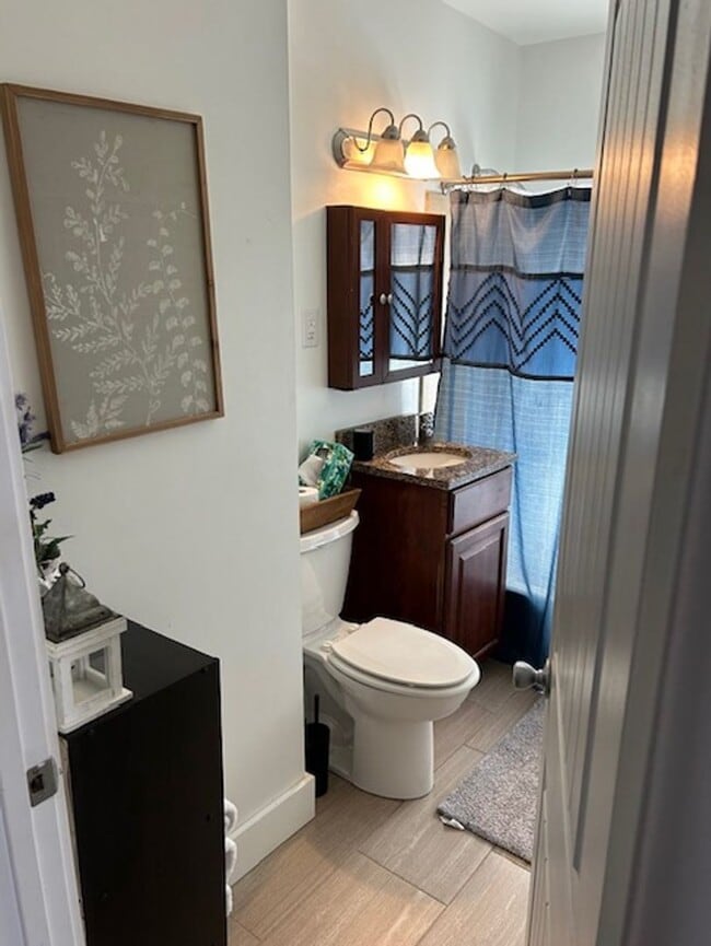 Building Photo - Charming 2 Bed, 1 Bath Home with Fenced Yard & Garage – Prime Location!