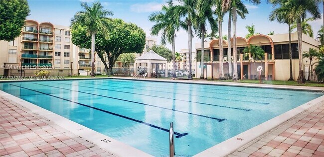 Building Photo - 9340 Fontainebleau Blvd