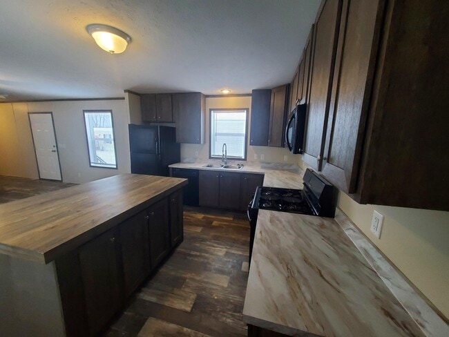 Building Photo - 45 Sparrow Hill Dr