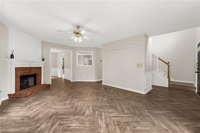 Building Photo - 370 Manor Glen Dr