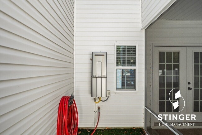 Building Photo - 143 Bella Way