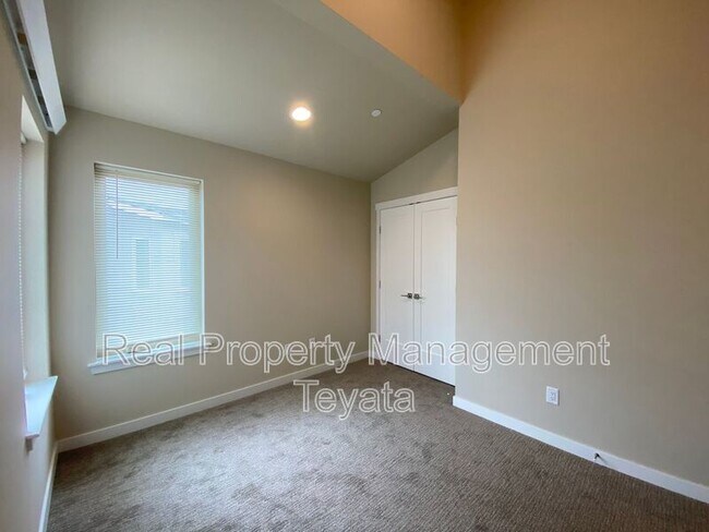 Building Photo - 809 Northview St