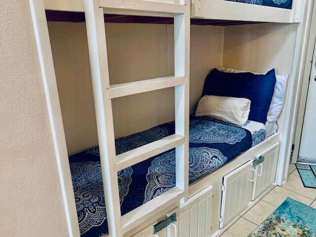 Building Photo - 6102 Seawall Blvd