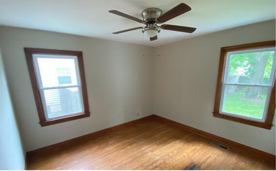 Downstairs bedroom - 228 Kenoak Dr