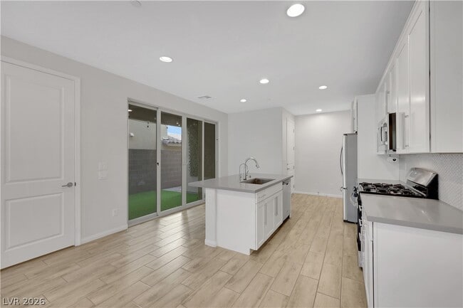 Building Photo - 11696 Redwood Mountain Ave