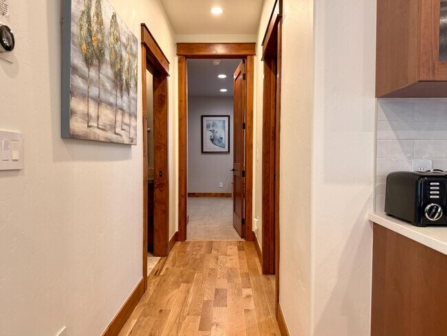 Building Photo - 80 Cedar Dr