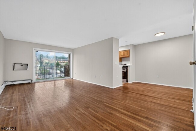 Building Photo - 765 Vose Ave