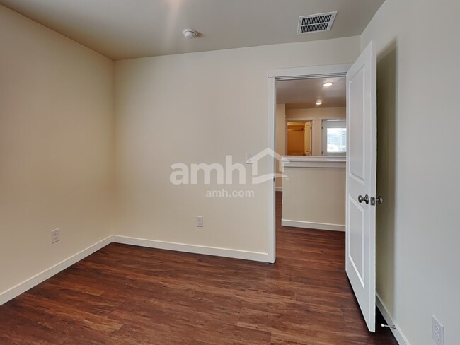 Building Photo - 9413 W Shumard St