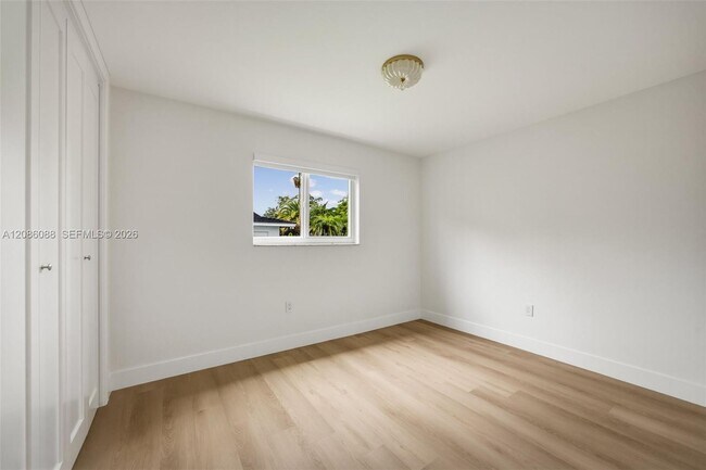 Building Photo - 13240 SW 70th Ave