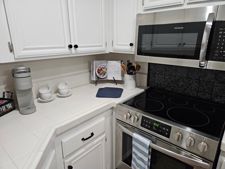 Building Photo - 631 Oak Run Trl