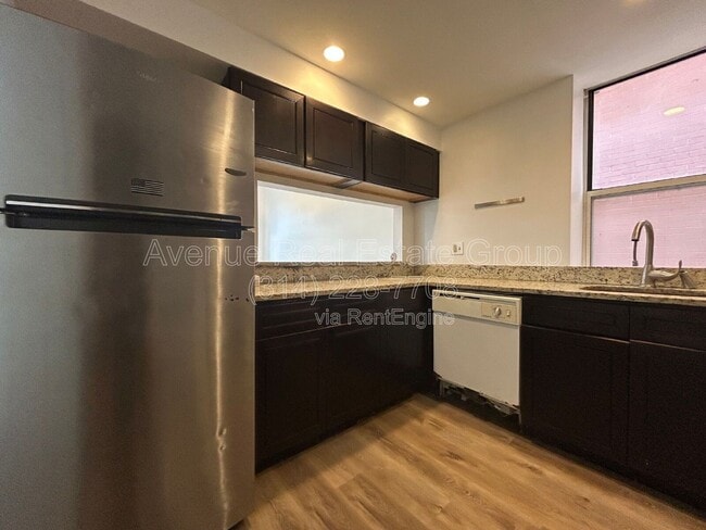 Building Photo - 3831 Blaine Ave