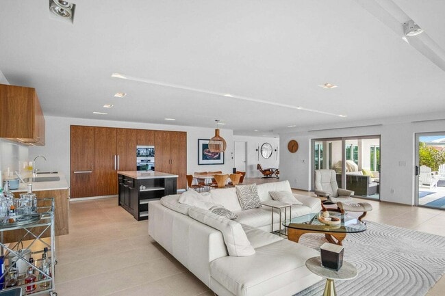 Building Photo - 35 Castle Harbor Isle Dr