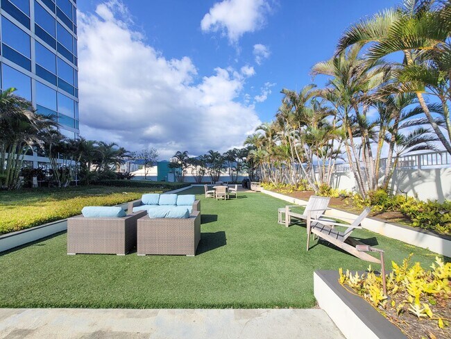 Building Photo - 1BR / 1Bath / 1Pkg - Condo in Kakaako Avai...
