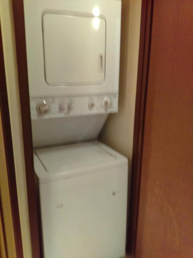 Building Photo - 2 bedroom in Seattle WA 98116