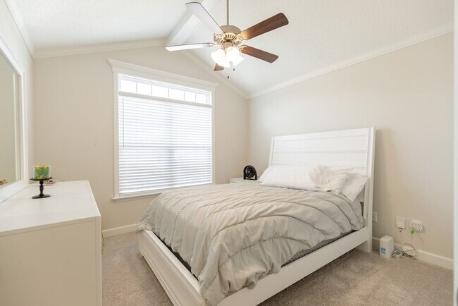 Building Photo - Beautiful 3-Bedroom Home with Modern Finishes and Outdoor Living in Nelson Hill NEAR the pond