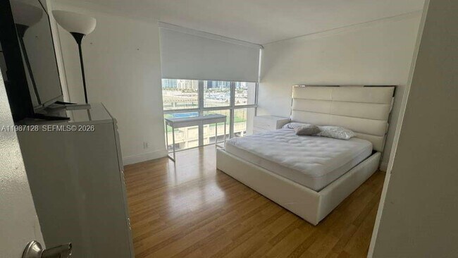 Building Photo - 16909 N Bay Rd