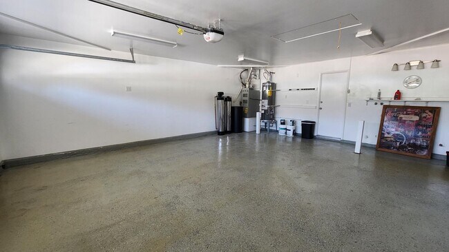 Building Photo - AVAILABLE NOW!! North San Bernardino